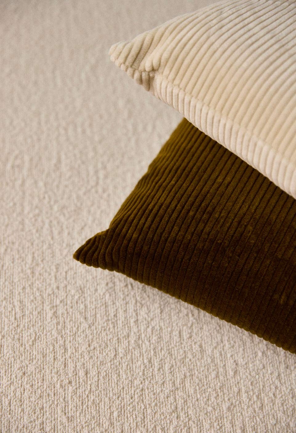 HOUSSE DE COUSSIN 30X50 CM  VELOURS CÔTELÉ OLIVE AVEC GARNISSAGE_MARKETPLACE