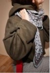 FOULARD EN LAINE  LÉOPARD ACIER_MARKETPLACE