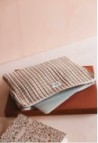 POCHETTE ORDINATEUR VICHY CAMEL_MARKETPLACE