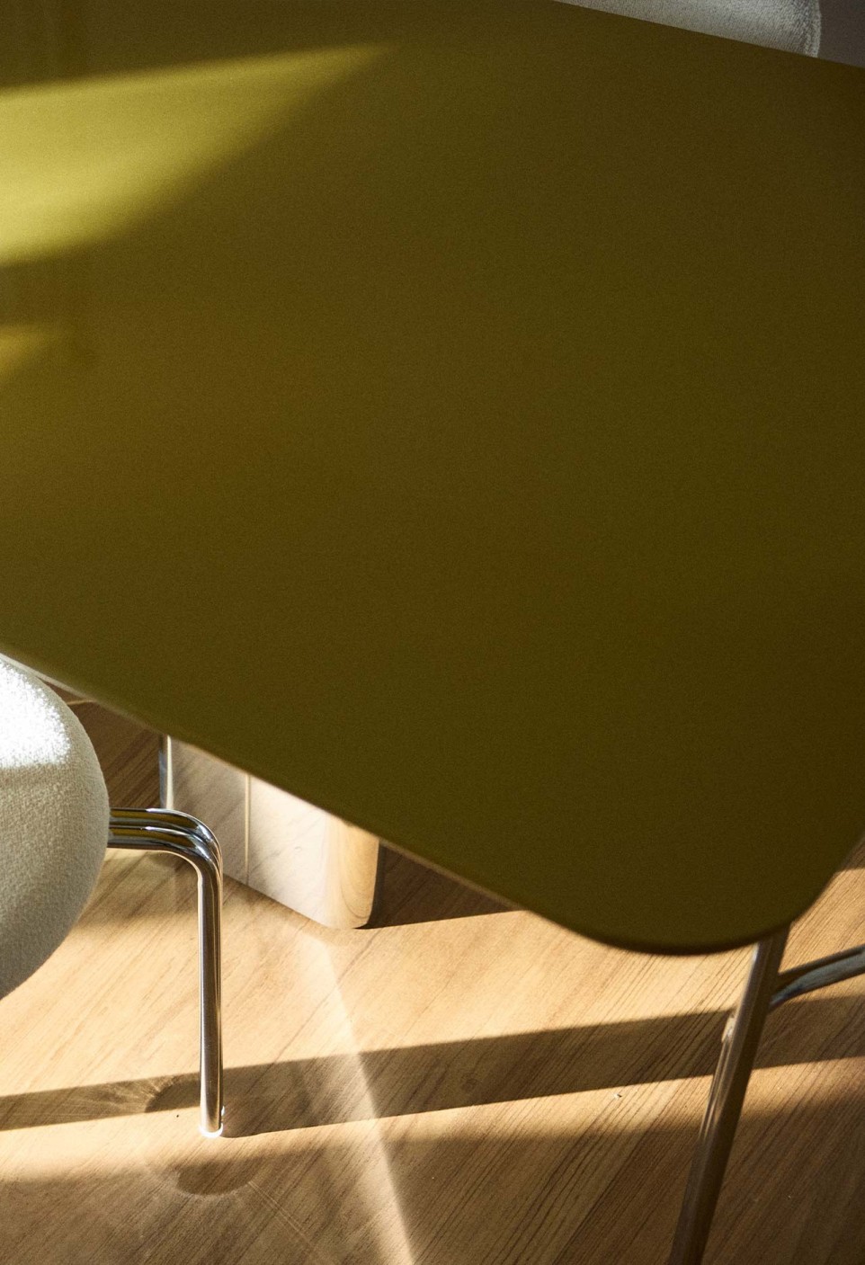 CHRYSOLINE DINING TABLE  AMBRE LACQUERED WOOD