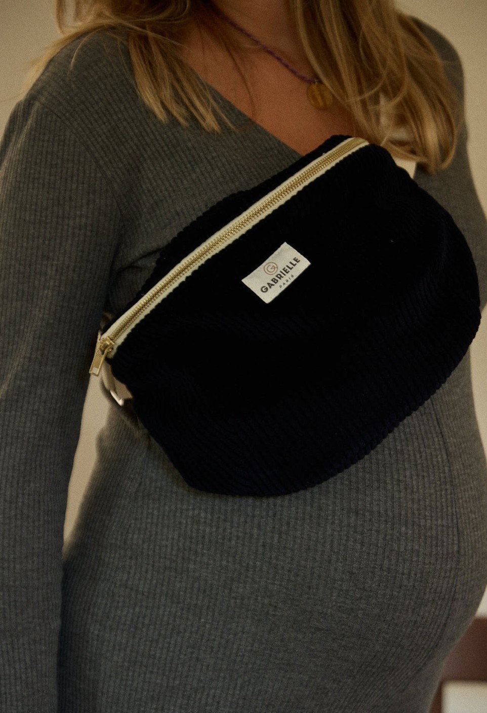 BANANE  EN VELOURS BLEU MARINE_MARKETPLACE