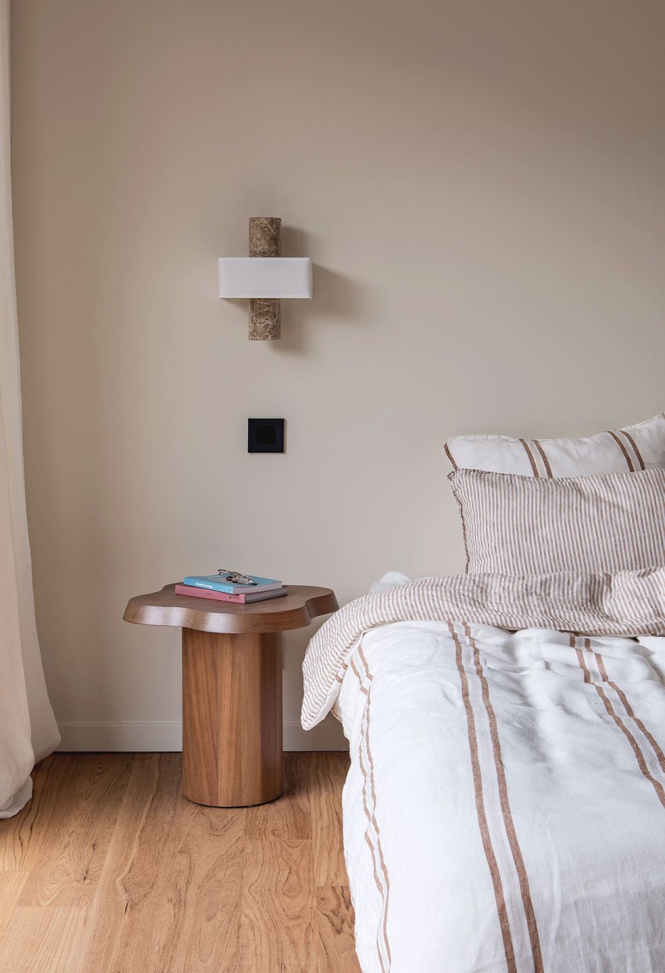 MAHAUT THE END TABLE  WALNUT FINISH