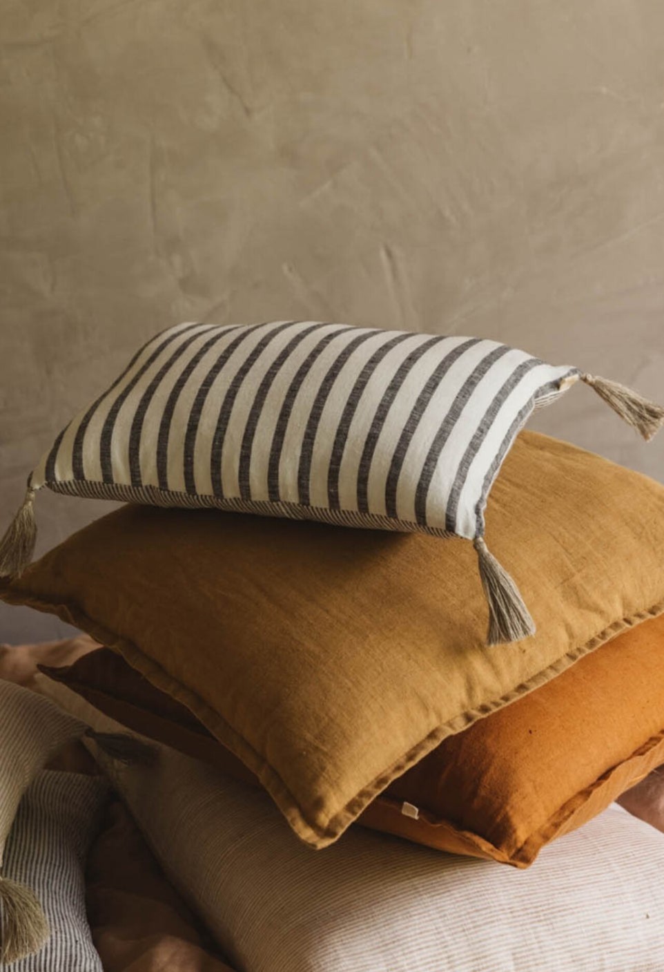 COUSSIN BAHIA  BLACK/ MILK_MARKETPLACE