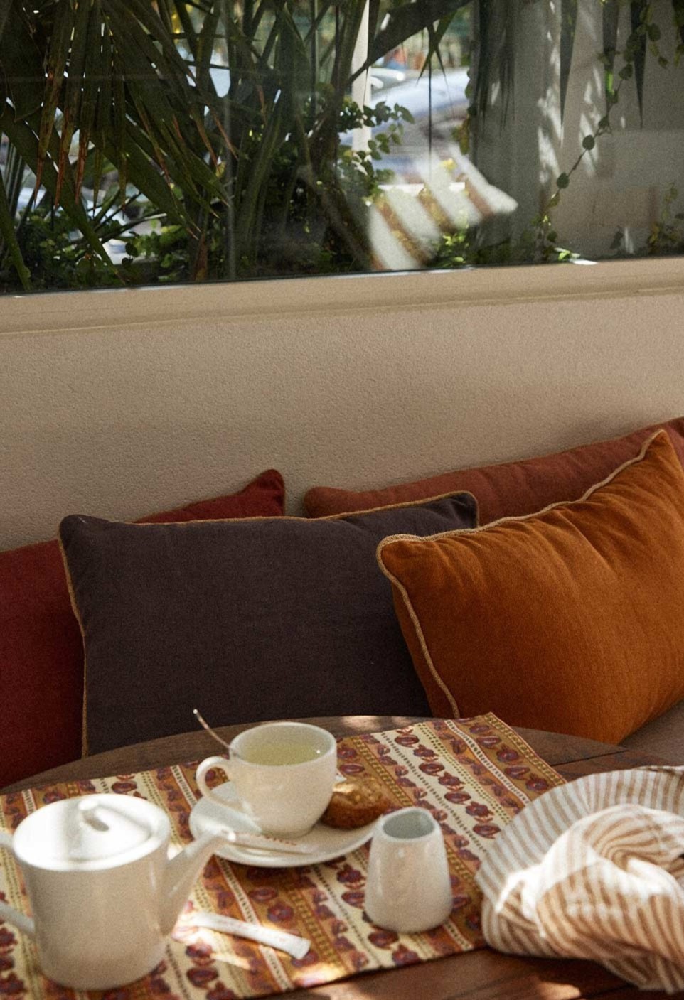 Salvador Grappe Linen Cushion Cover