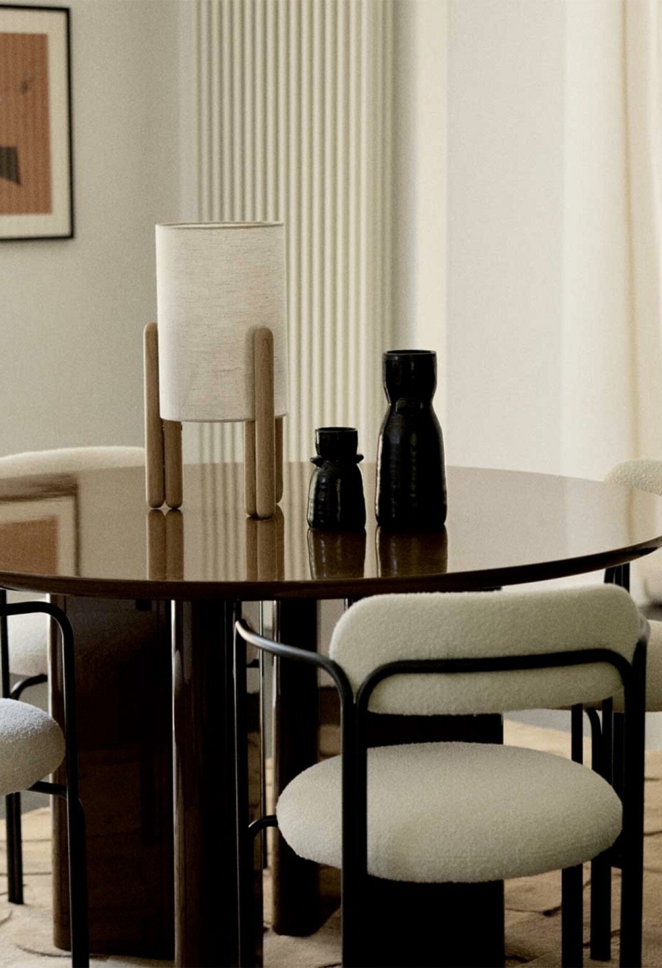 JOE ROUND DINING TABLE  LAQUÉ CARAMEL