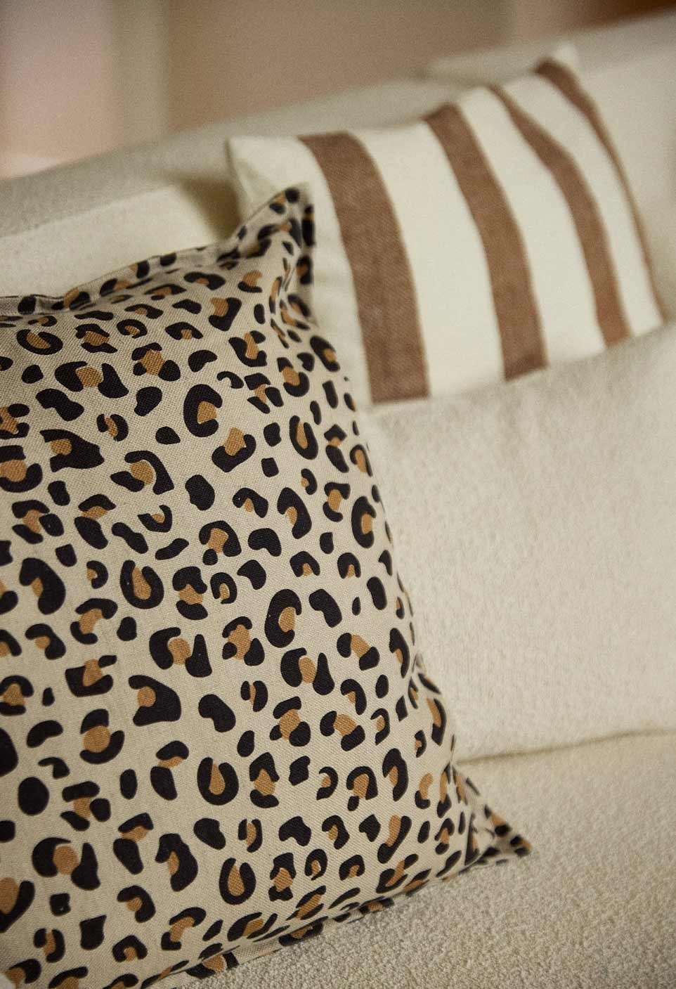 HOUSSE DE COUSSIN 50X50 CM  EN LIN LAVÉ LÉOPARD