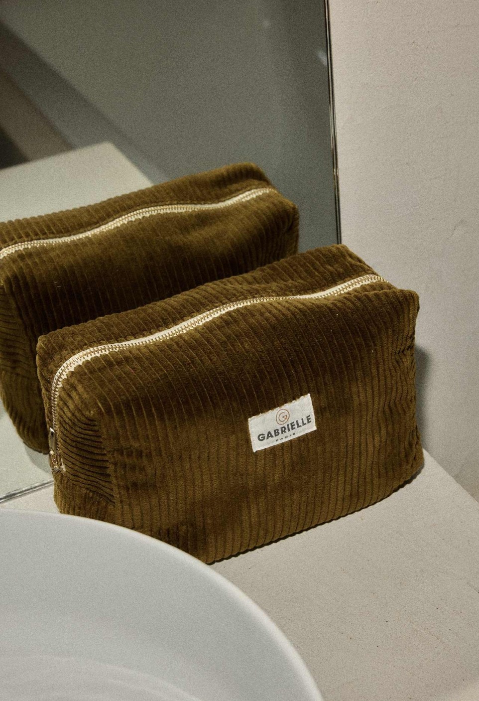 TROUSSE DE TOILETTE  EN VELOURS OLIVE_MARKETPLACE