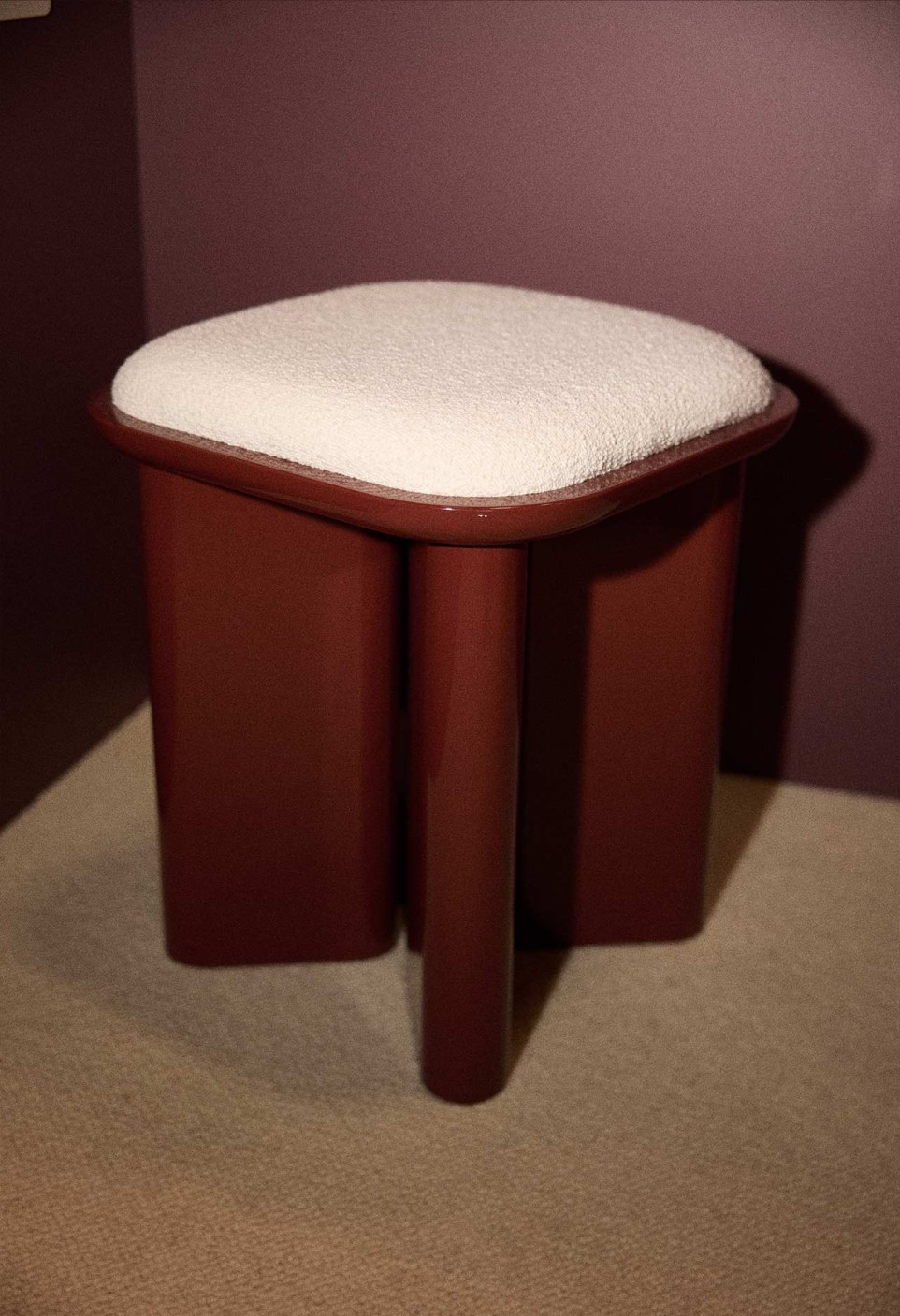 POUF LAZARE  LAQUÉ BORDEAUX_MARKETPLACE
