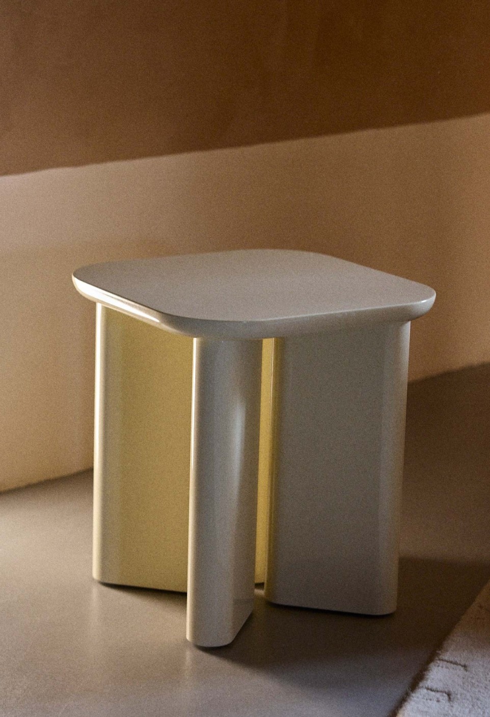 GARANCE THE END TABLE  CREAM LACQUERED FINISH_MARKETPLACE