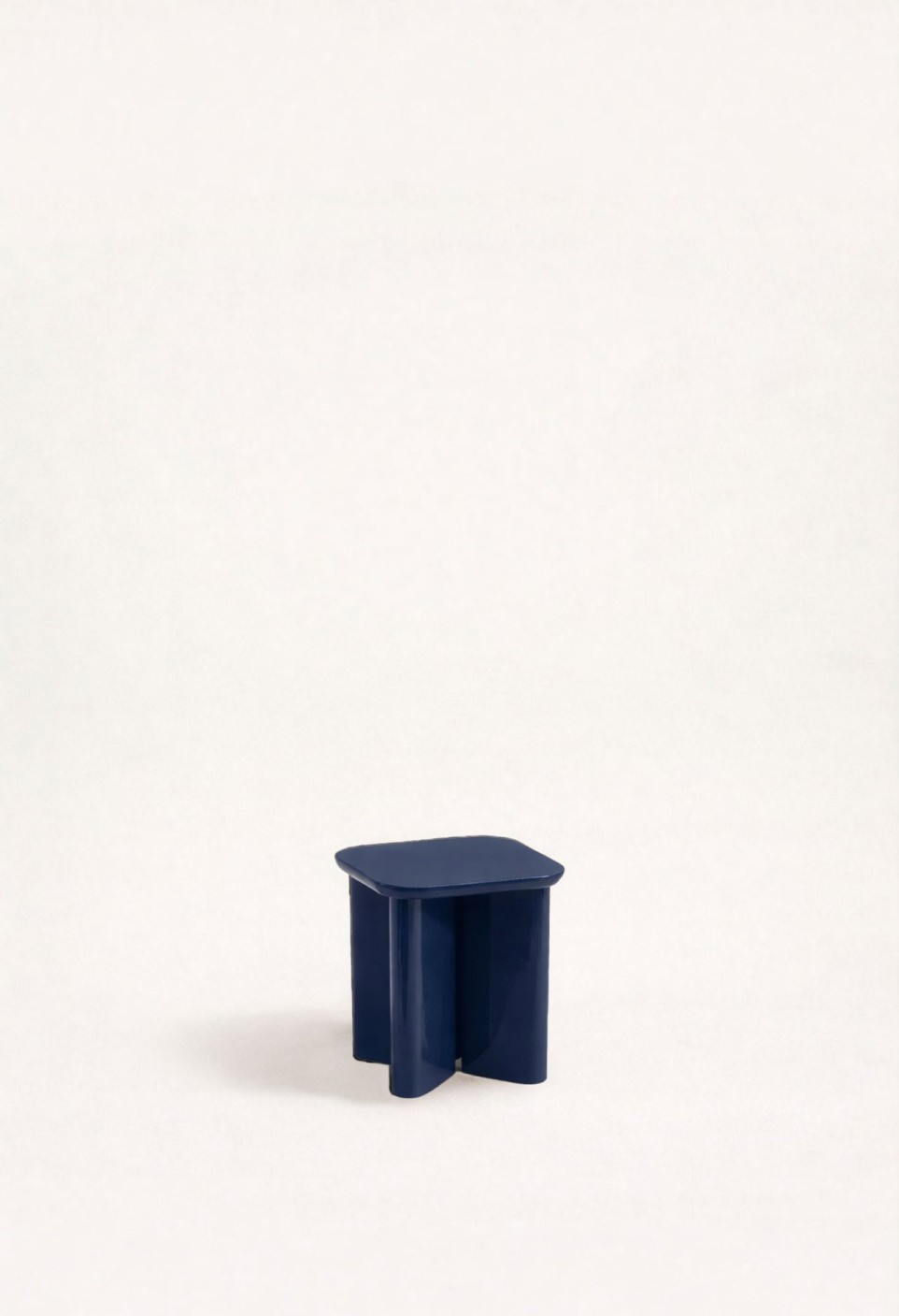 TABLE D'APPOINT GARANCE  BOIS LAQUÉ BLEUE