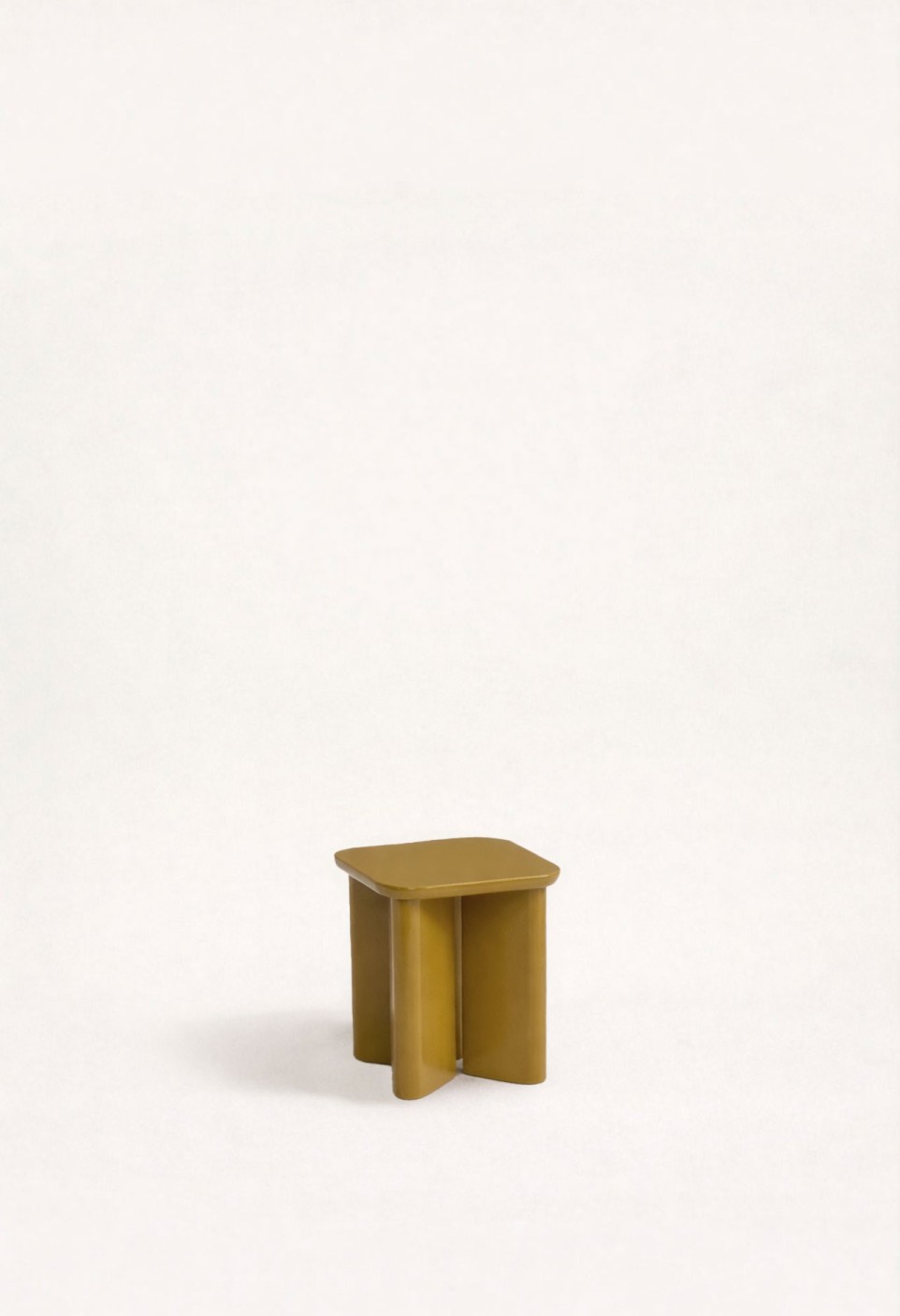 TABLE D'APPOINT GARANCE  BOIS LAQUÉ AMBRE