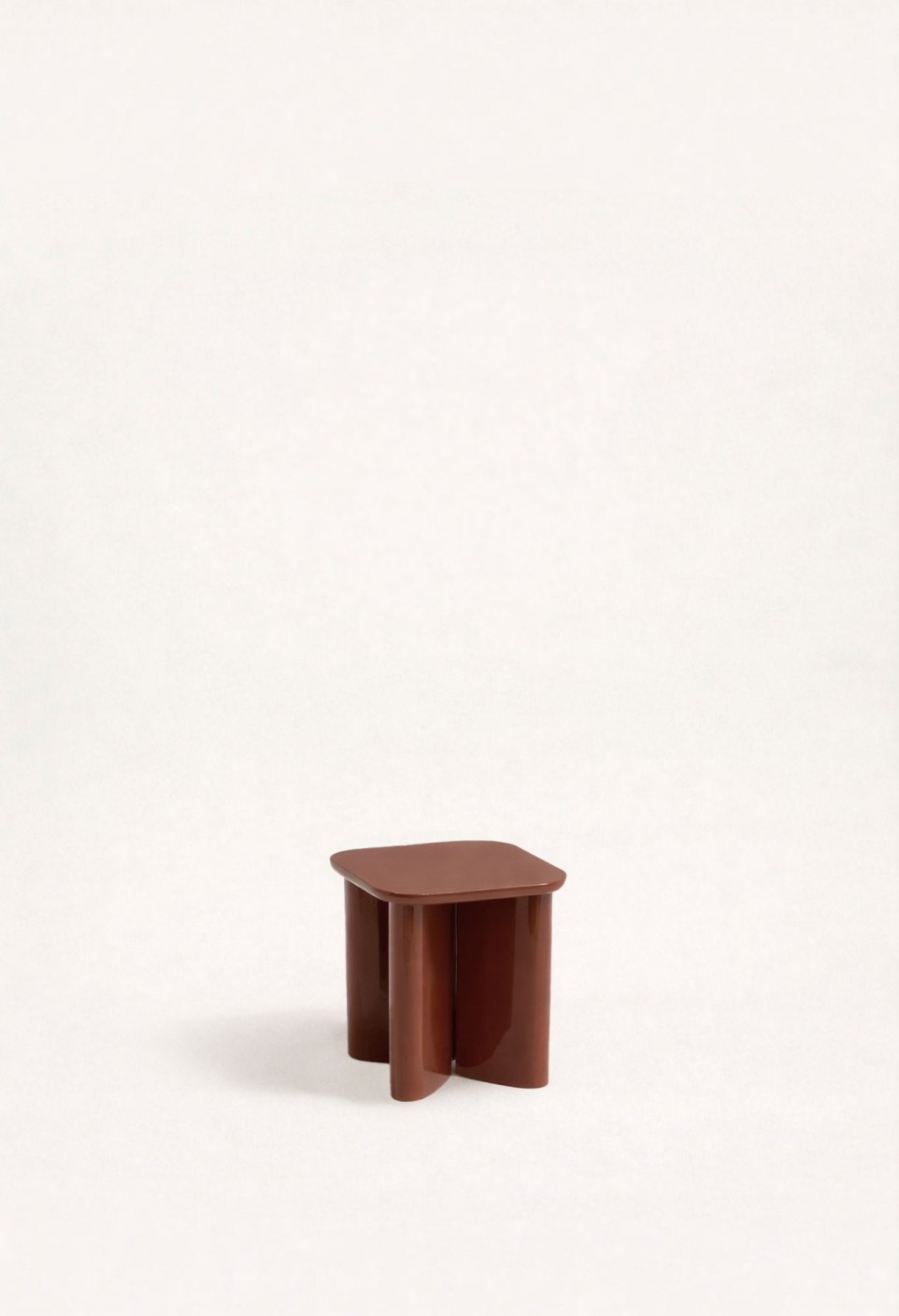 TABLE D'APPOINT GARANCE  BOIS LAQUÉ CRANBERRY