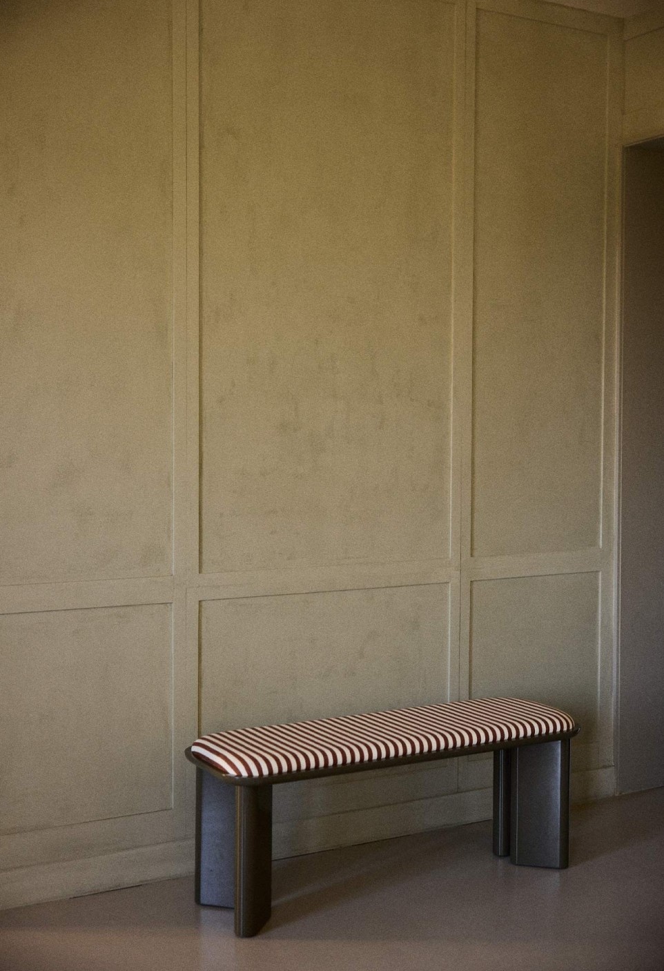 BANC LAZARE  BOIS LAQUÉ KAKI