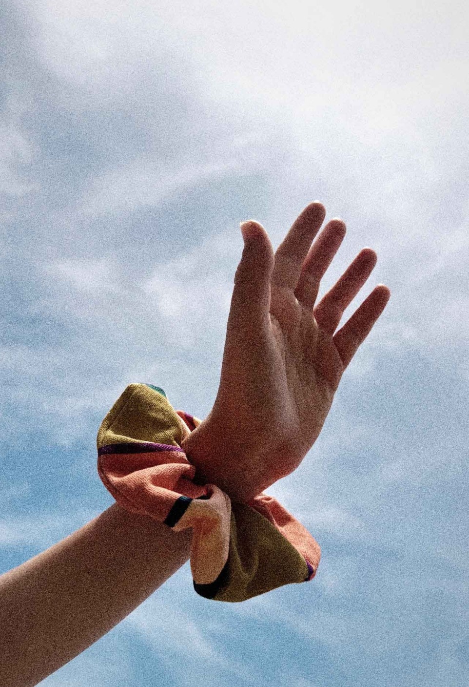 XL SCRUNCHIE  SAND