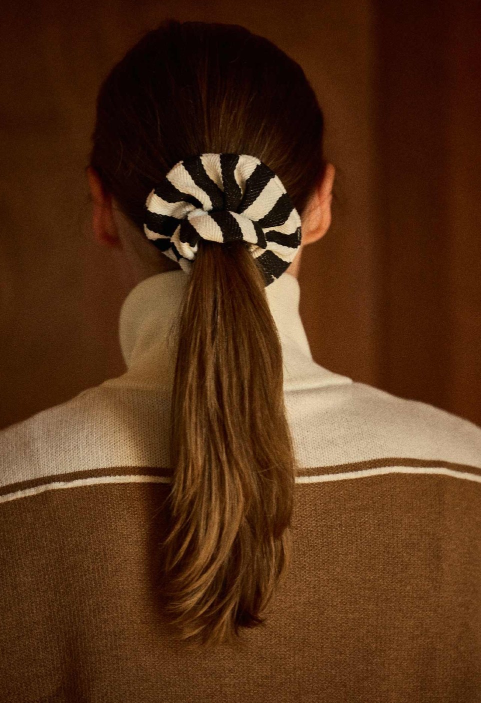 XL SCRUNCHIE  BLACK STRIPES