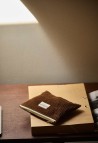 PETITE POCHETTE  EN VELOURS CAMEL