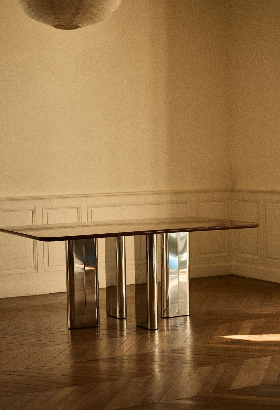 TABLE À MANGER CHRYSOLINE  BOIS LAQUÉ SPECULOOS