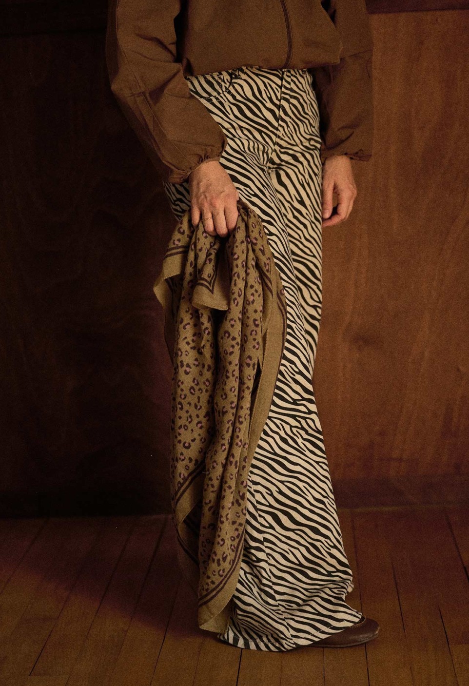 FOULARD EN LAINE  LÉOPARD AMBRE