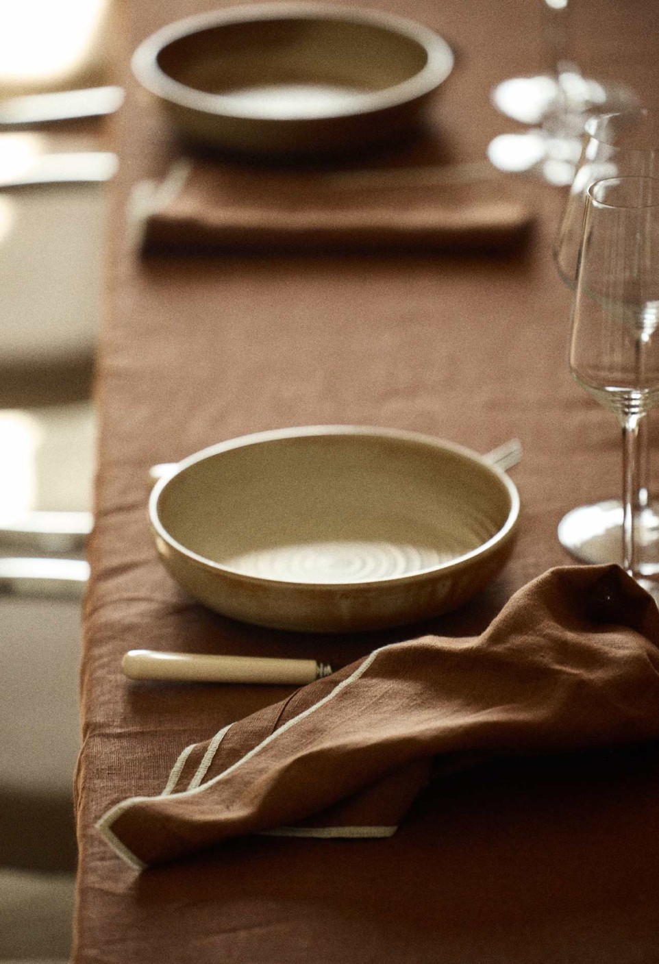 SERVIETTE DE TABLE  EN LIN LAVÉ MOKA LISERÉ SNOW