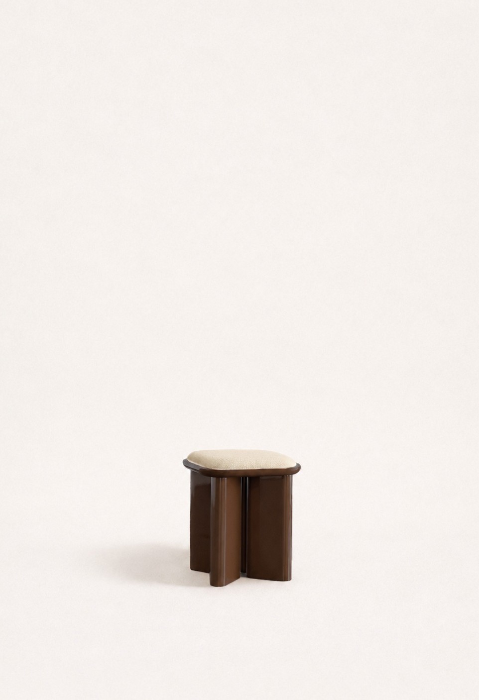 POUF LAZARE  BOIS LAQUÉ SPECULOOS