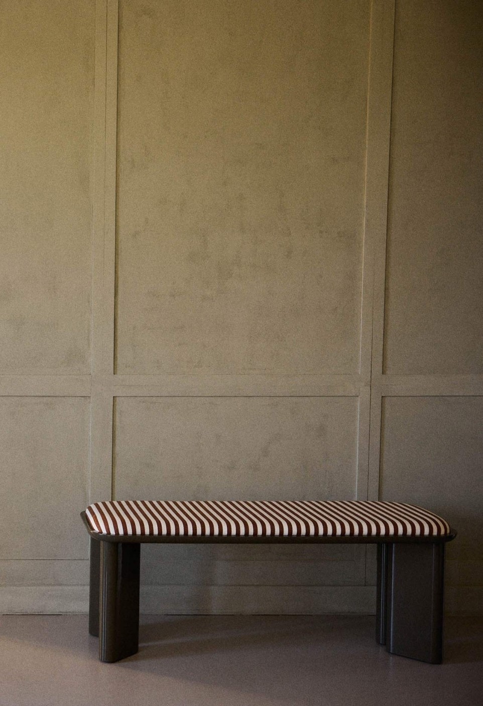 BANC LAZARE BOIS LAQUÉ KAKI  SECONDE MAIN