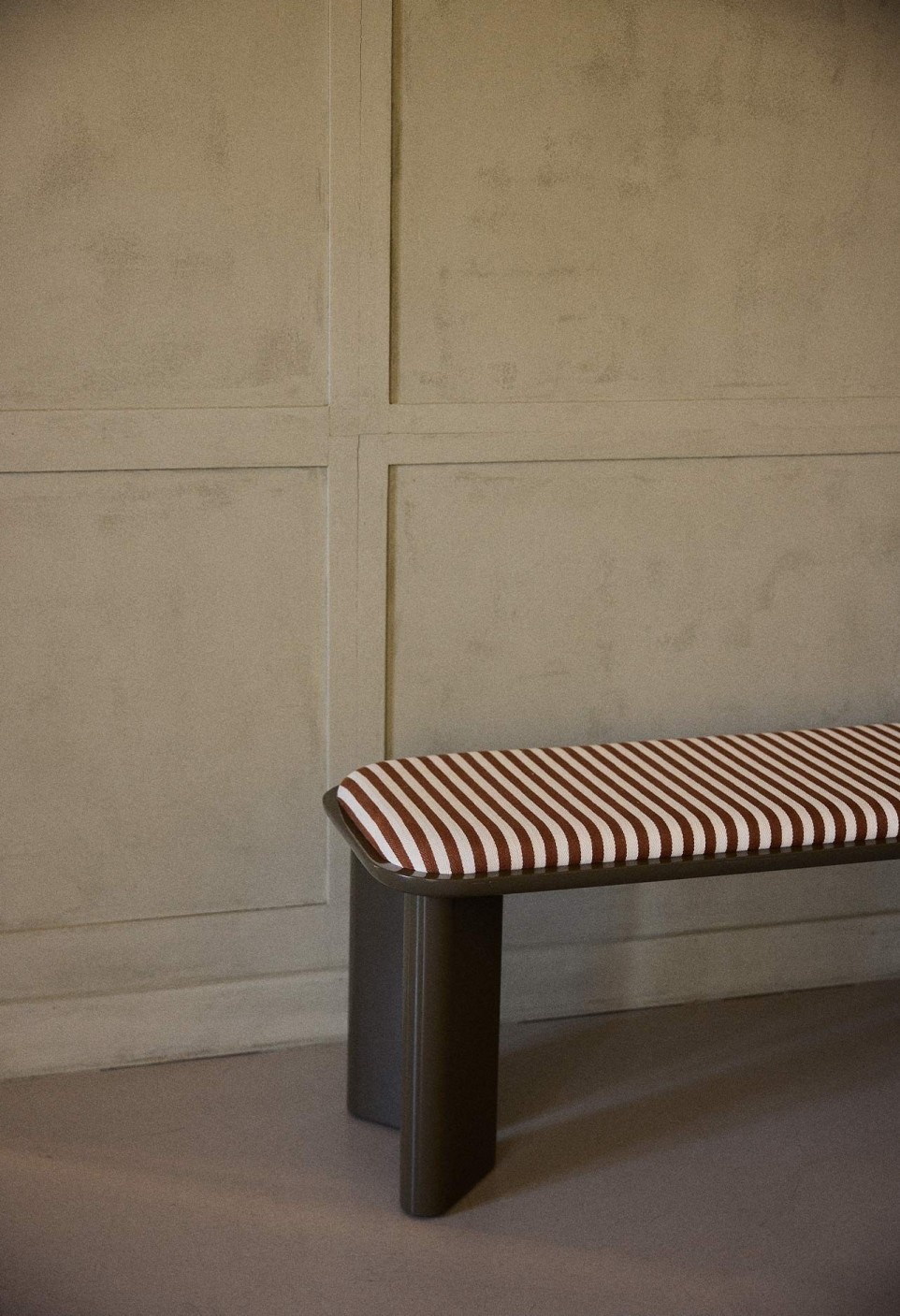 BANC LAZARE BOIS LAQUÉ KAKI  SECONDE MAIN