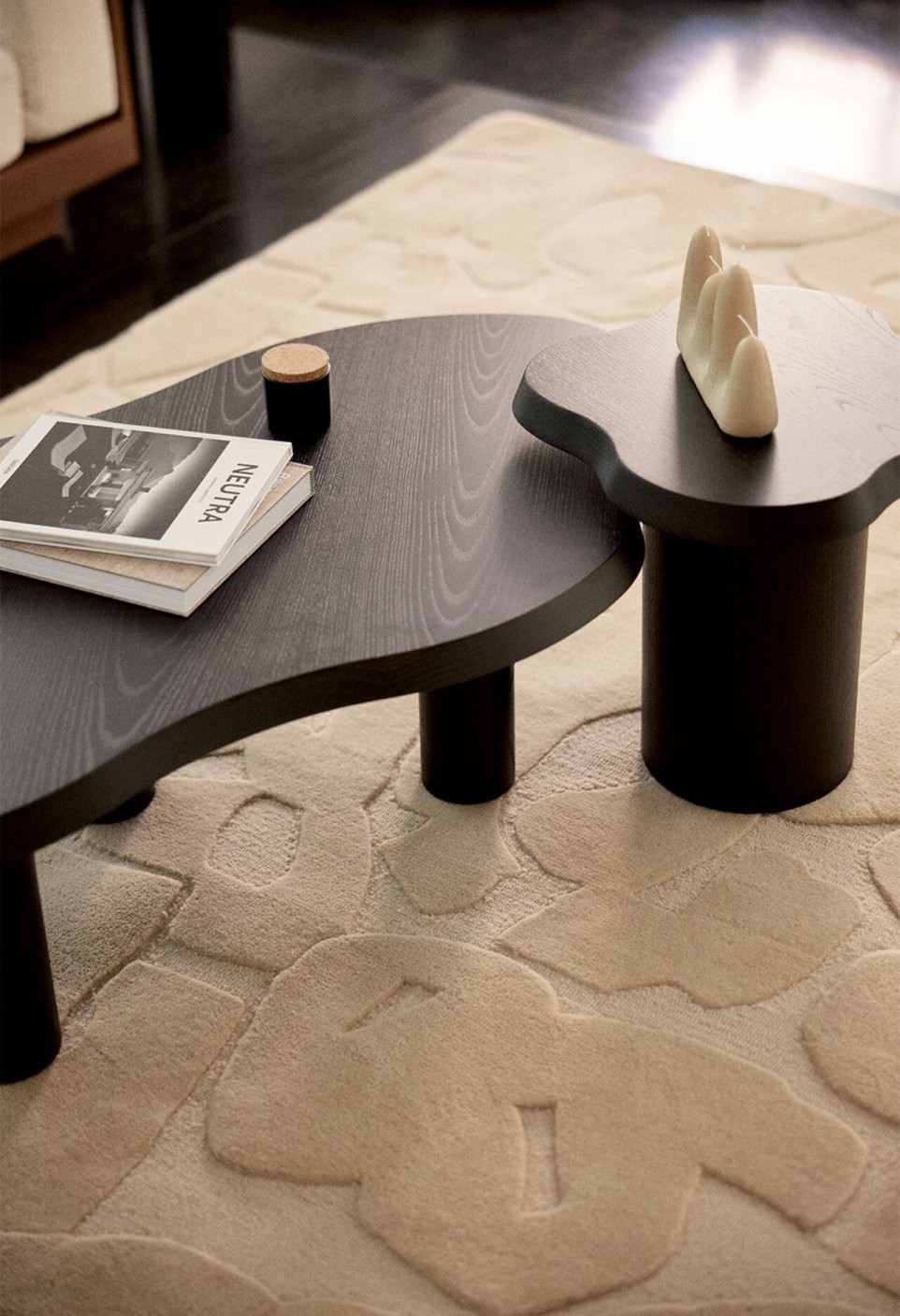 TABLE D'APPOINT MAHAUT BOIS FINITION LASURÉ NOIR  SECONDE MAIN