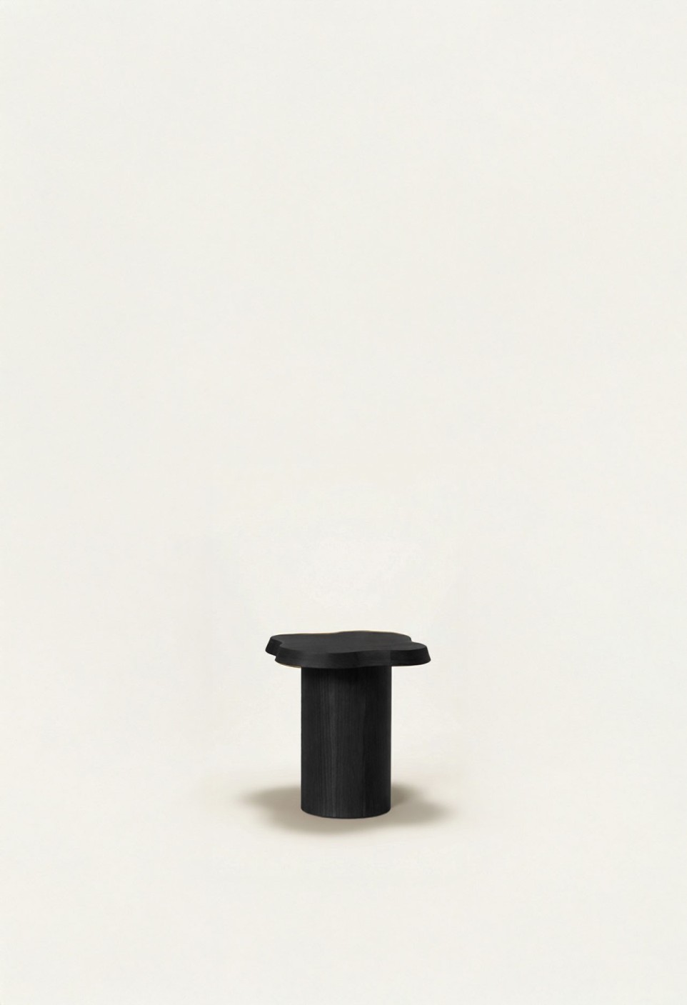 TABLE D'APPOINT MAHAUT BOIS FINITION LASURÉ NOIR  SECONDE MAIN