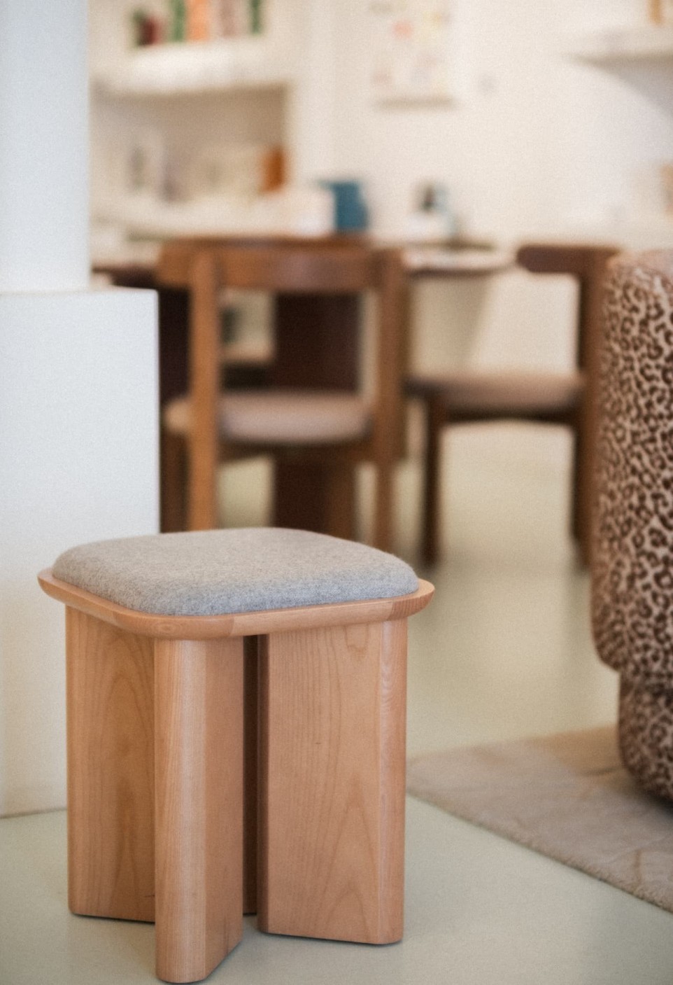 POUF LAZARE BOIS FINITION NATUREL  SECONDE MAIN
